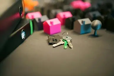 Frais d’agence immobilière : charge vendeur ou charge acquéreur ? Comparatif complet